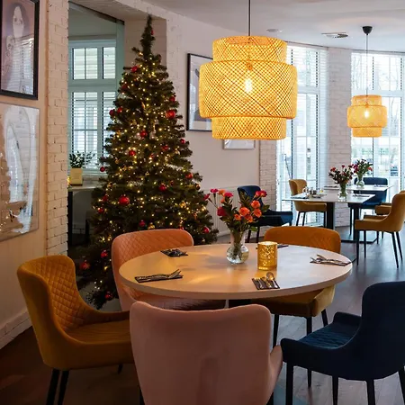 Hotel Dom Pracy Tworczej Stowarzyszenia Filmowcow Polskich W Sopocie *