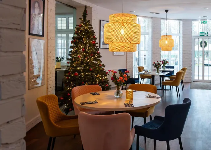 Otel Dom Pracy Tworczej Stowarzyszenia Filmowcow Polskich W Sopocie *